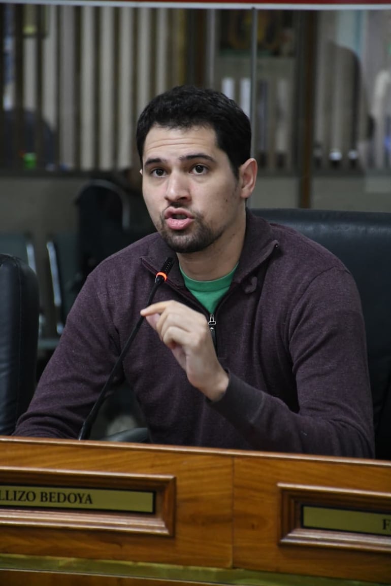 Pablo Callizo (PPQ), concejal de Asunción, durante la sesión de ayer, miércoles 8 de abril de 2026.