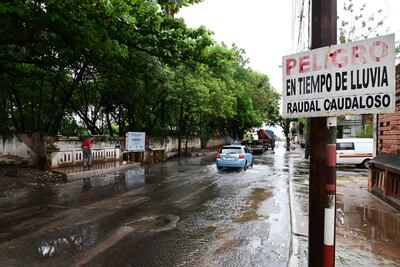 Esquina de General Santos y San Antonio, donde Óscar "Nenecho" Rodríguez (ANR-HC) prometió obras de desagüe pluvial.
