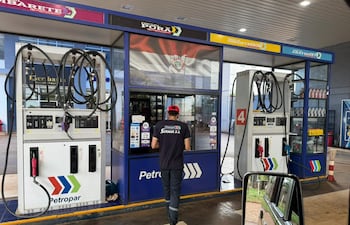 Estación de Petropar del km 8, en Ciudad del Este, que se encuentra sin diésel desde el sábado último, según reportes.