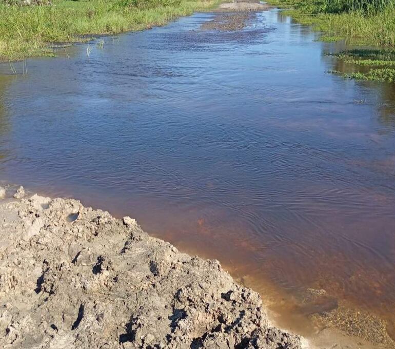 Camino inundado zona de Fuerte Olimpo