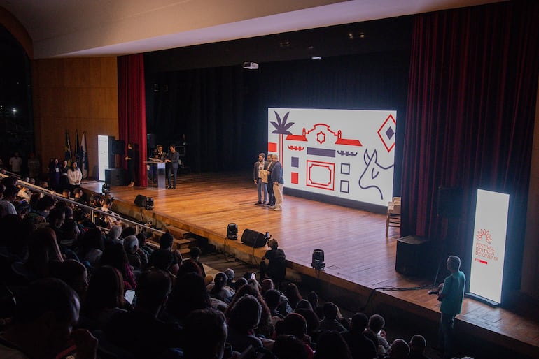 Imagen de uno de los actos realizados en el marco del Festival Internacional Goitacá de Cine.