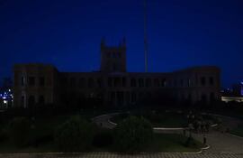 Palacio de López a oscuras.