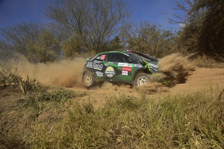 Cumplida la primera etapa, el liderazgo en la general tracción sencilla es para Ricardo Fretes con Alfredo Méndez con el Honda.