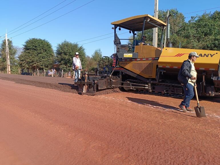 La obra del tramo Fassardi - Kaguare'i registra 37% de avance.