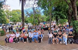 Autoridades locales, nacionales, estudiantes y vecinos se reunieron en la plaza Julio Cesar Franco para conmemorar el Día Nacional del Tereré.