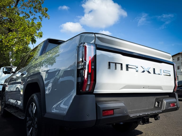 La motorización potente de Maxus, la estructura reforzada y el diseño imponente con ópticas LED consolidan su perfil como una pickup preparada para cualquier terreno y estilo de vida moderno.