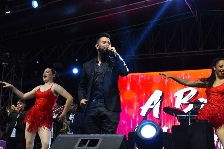 Iván Acosta & su Grupo hicieron vibrar al público presente en el festival.