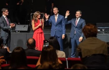 Santiago Peña y Raúl Latorre en la celebración por los 40 años del Centro Familiar de Adoración (CFA).
