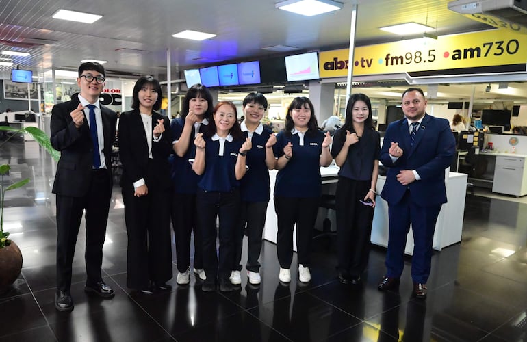 Voluntarios de Corea junto con representantes de Koica en Paraguay. 