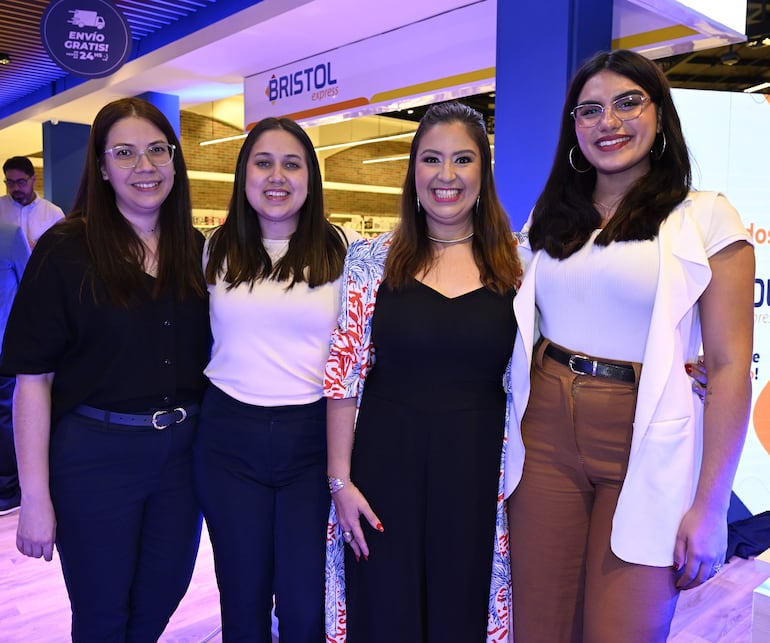 Adriana Acosta, Montserrat Rojas, Rebeca Valenzuela y Cecilia Aquino.