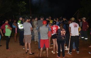 Los vecinos del barrio Santa Inés se manifestaron ayer frente a la cantera.