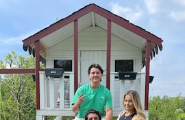 Nelson Haedo Valdez celebrando con sus tres hijos el Día del Padre en Alemania.