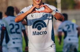 El paraguayo Álex Arce colaboró con un gol para la goleada e Independiente Rivadavia sobre Barracas Central por 3-0.