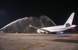 Cuando partió el avión de la Albirroja, un emotivo mensaje en guaraní emocionó a más de uno.