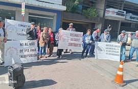 Manifestación de jubilados y asegurados de IPS.