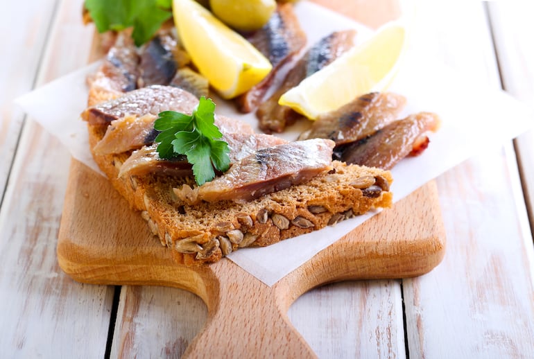 Tostadas con pescado.