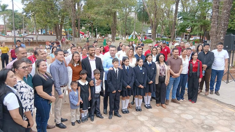 El Bibliobús del Programa Nacional de Atención Integral a la Primera Infancia "Semillas del Futuro" fue presentado oficialmente en la explanada de la Gobernación de San Pedro