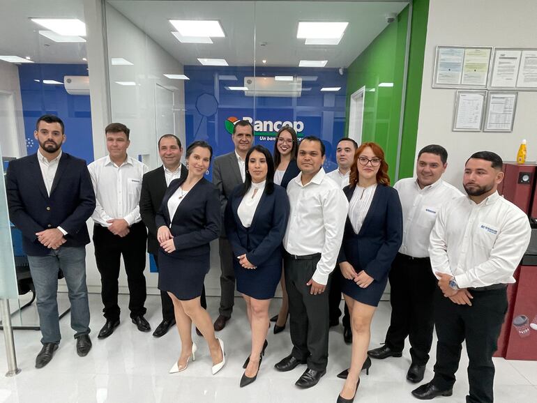 Foto grupal de los funcionarios de Loma Plata.