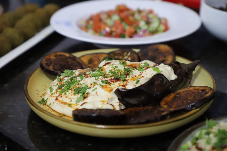Plato israelí a base de berenjena.