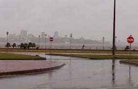 Foto de archivo. Día de lluvias y tormentas en Encarnación.
