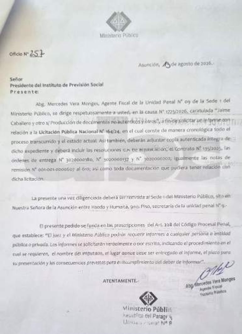 Documento oficial del Ministerio Público con oficios y solicitudes firmados por la agente fiscal Mercedes Vera Menges.