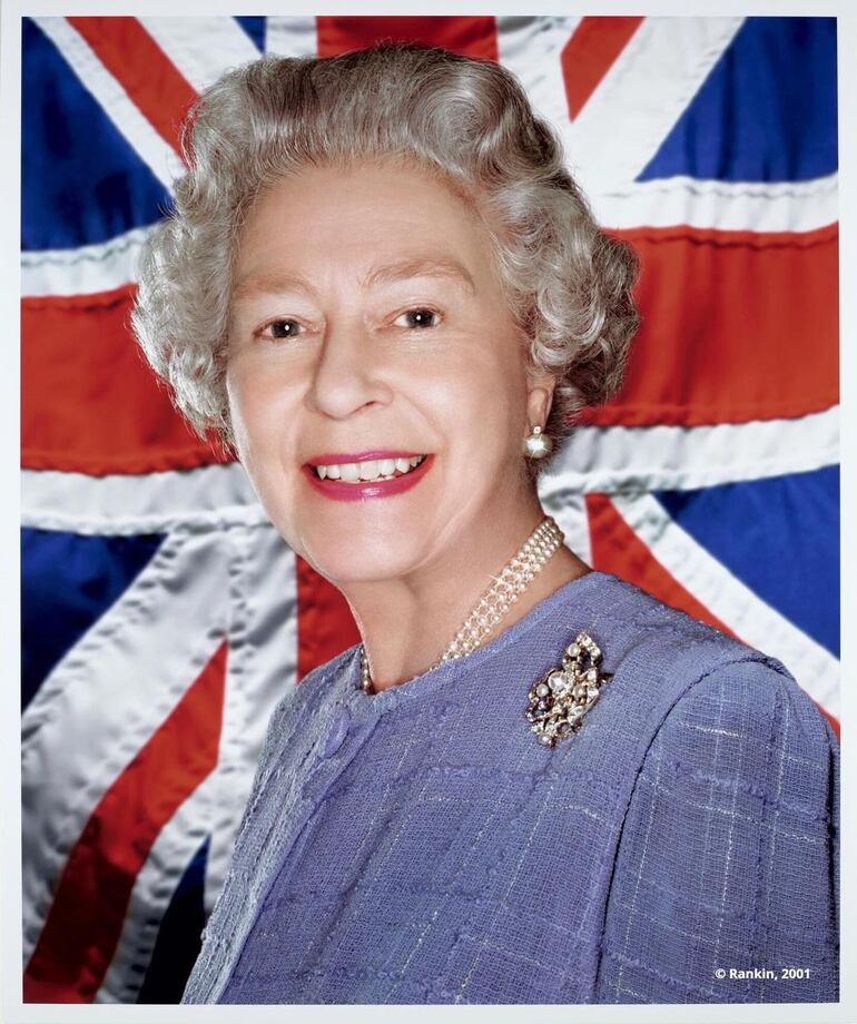 La reina Isabel II en un retrato de 2001. (Instagram/The Royal Family)