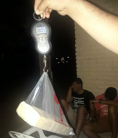 Droga incautada del poder de los detenidos.