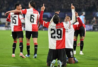 El mexicano Santiago Giménez (29), celebrando uno de los goles del Feyenoord