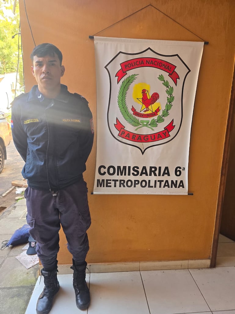 Policía acusado de abandono de funciones ahora cae por presunto hurto de una computadora Policía acusado de abandono de funciones ahora cae por presunto hurto de una computadora