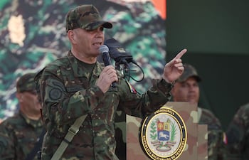 Ministro de Defensa de Venezuela, Vladimir Padrino López, hablando durante un ejercicio militar en Caracas (Venezuela).