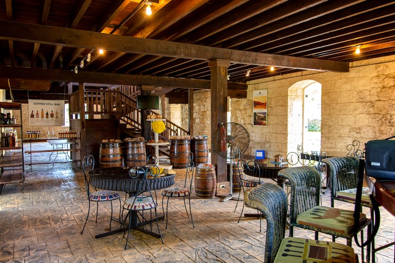 Sala de degustación de la destilería de ron Foursquare, en Barbados.