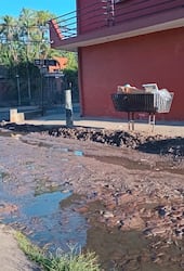 En el barrio San Pablo el olvido municipal se traduce en baches, cloacas y una zanja peligrosa - Nacionales - ABC Color