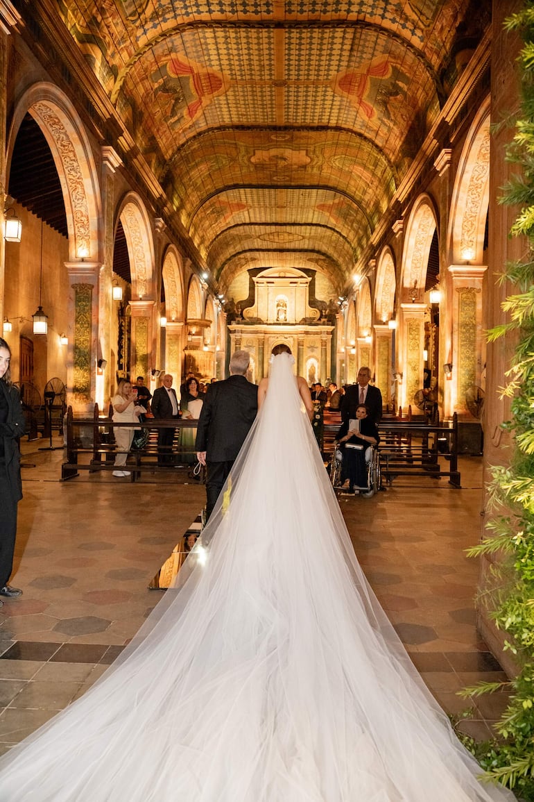 La ceremonia religiosa se realizó en la iglesia Santísima Trinidad.