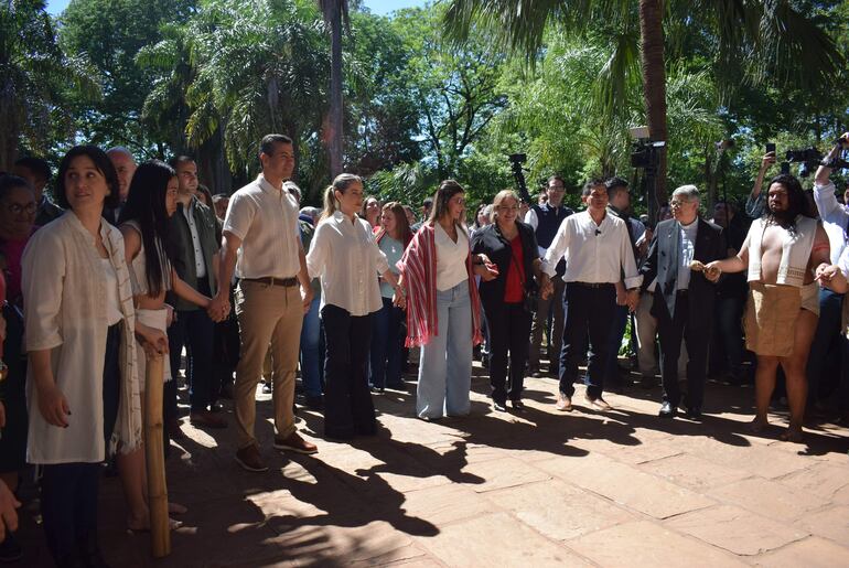 La comitiva presidencial fue recibida con la danza de los pueblos originarios y la misa Guarayo.