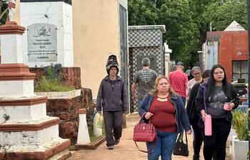 Intenso movimiento en el Cementerio de Encarnación