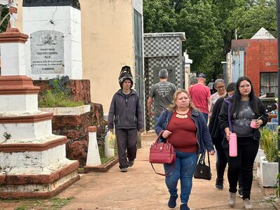 Intenso movimiento en el Cementerio de Encarnación