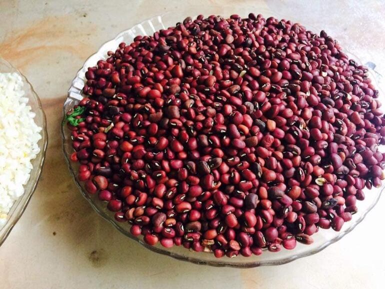 Uno de los dos principales ingredientes del tradicional jopara: el kumanda. En el Mercado 4 el evento será amenizado con música y danza, con el acompañamiento de la Banda y el Ballet Folklórico Municipal a partir de las 9:00.