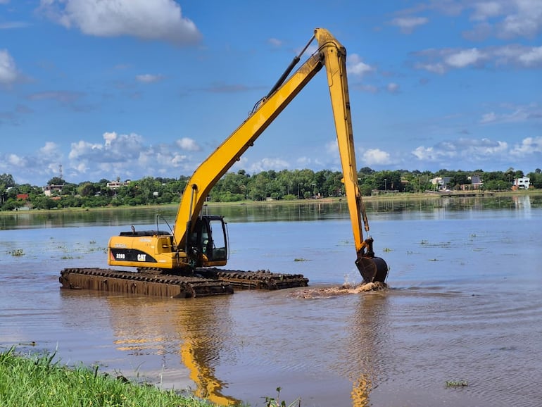 Denuncian posibles delitos ambientales ante la fiscalía por posible contaminación del arroyo Poti’y entre Encarnación y Cambyretá