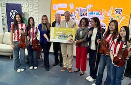 Presentación de la rifa de Sonidos de la Tierra, en Personal.