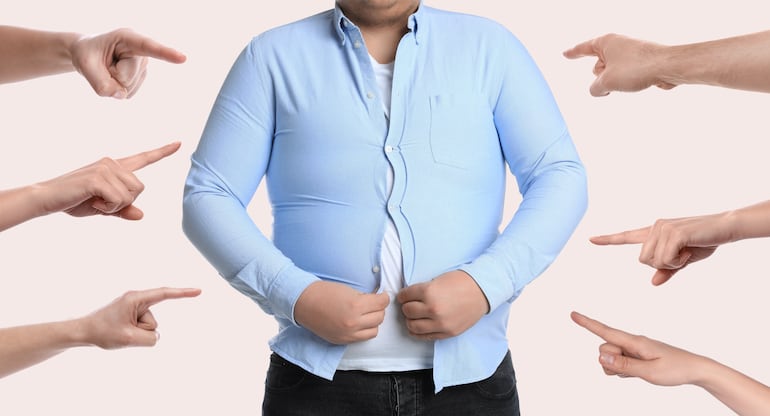Concepto de body shaming en redes sociales.