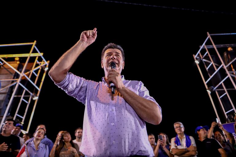 Efraín Alegre en el Anfiteatro Prisciliano Villalba del Parque de la Laguna de Itá.