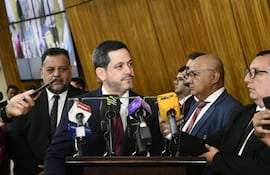 El diputado Raúl Latorre no quiso asegurar aún que el jueves ya vayan a finiquitar la reforma de la Caja Fiscal.