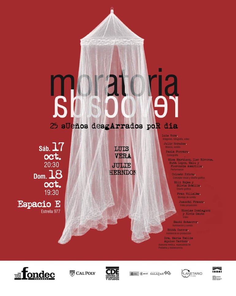 Cartel rojo con fondo blanco que presenta el evento 'Moratoria Revocada', con nombres de participantes y detalles de las presentaciones.