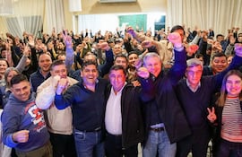 Luis Dimartino y Luis Zárate (centro) ayer en el acto de unidad en Itá.