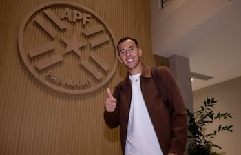 Alejandro Sebastián Romero Gamarra, conocido como "Kaku" en su arribo al Centro de Alto Rendimiento de Ypané, para ponerse a las órdenes del seleccionador de Paraguay, Gustavo Alfaro.