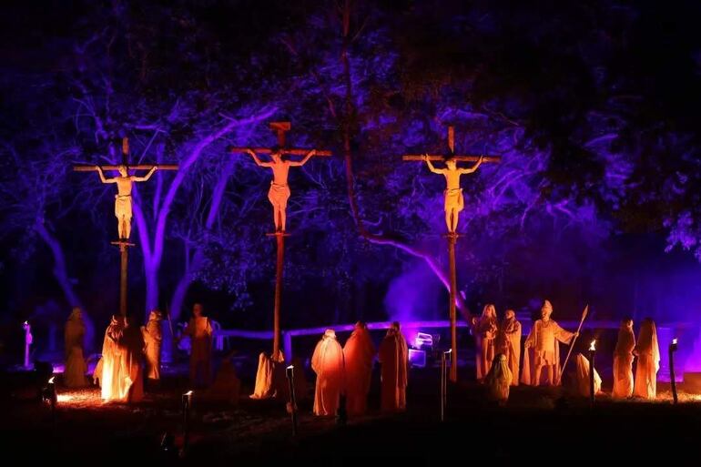 El kurusu Rape es una de las principales actividades que se realiza en Villa Elisa, en la Semana Santa. Este año es la cuarta edición, en donde se recrea la pasión y muerte de Jesús.