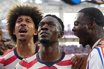 Folarin Balogun (centro) festeja su gol, el segundo de Estados Unidos contra Australia, en Seattle.