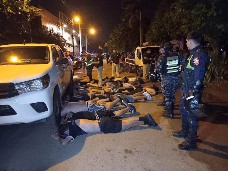 Ataque de barras de Olimpia deja a un policía herido en Fernando de la Mora