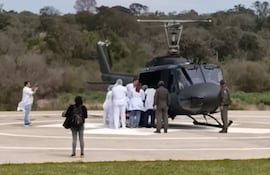Piedra arrojada por auto de rally le partió las costillas