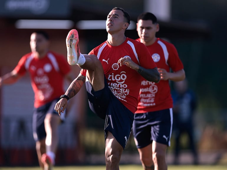 Alejandro Romero Gamarra, activando en las sesiones de entrenamientos de la selección paraguaya de fútbol, desarrollados en el Centro de Alto Rendimiento de Ypané.